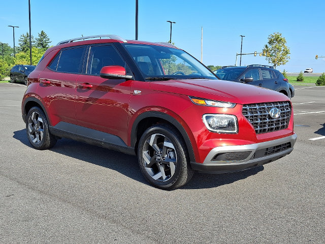 Used 2025 Hyundai Venue Limited FWD image 1
