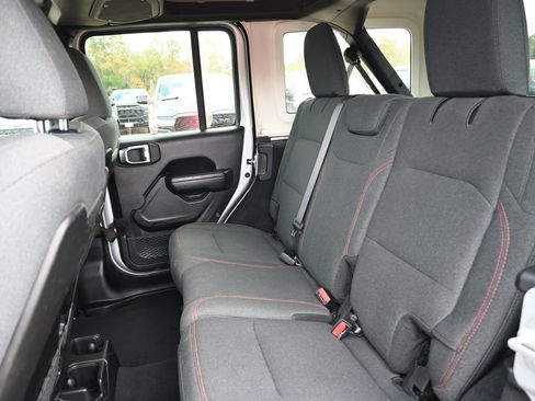 Used 2024 Jeep Wrangler Unlimited Rubicon image 16