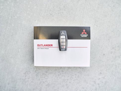 Used 2024 Mitsubishi Outlander SE image 50