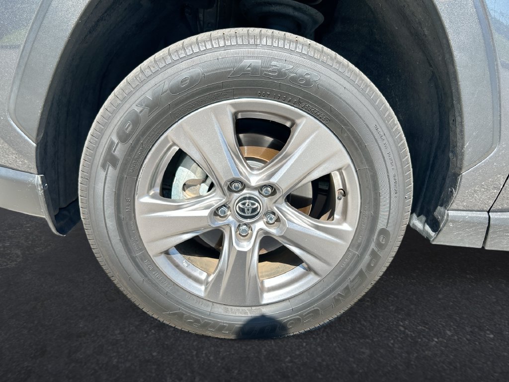 Certified 2025 Toyota RAV4 LE AWD/4WD image 10
