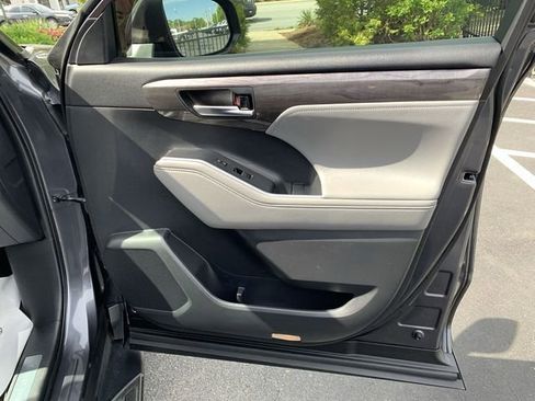 Certified 2020 Toyota Highlander Limited image 13