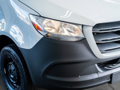 Used 2022 Mercedes-Benz Sprinter 3500 image 16