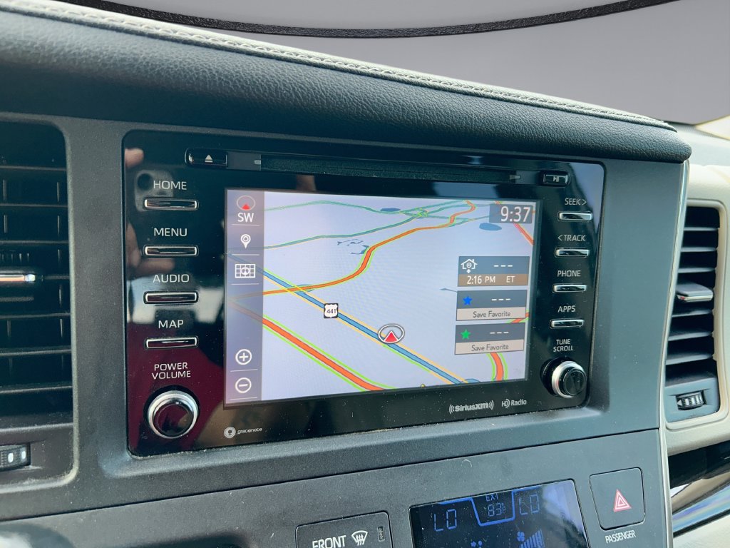 Used 2018 Toyota Sienna XLE w/ XLE Navigation Package FWD image 25