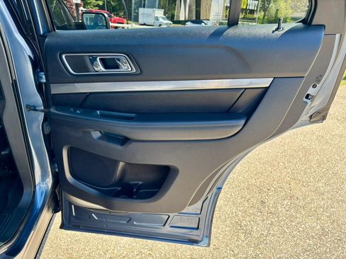 Used 2019 Ford Explorer XLT w/ Equipment Group 202A AWD/4WD image 22