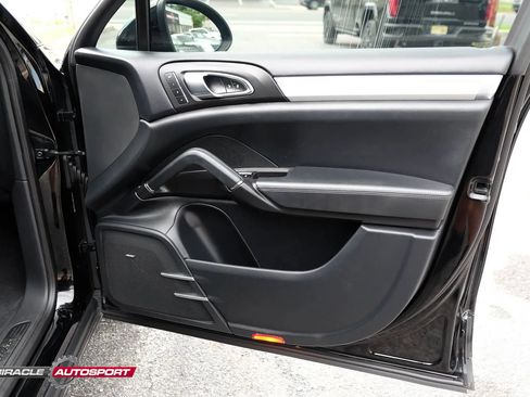 Used 2014 Porsche Cayenne Turbo AWD/4WD image 25