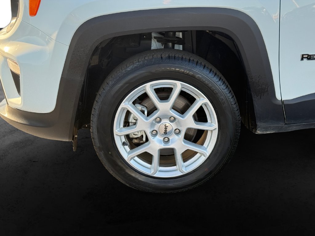 Used 2023 Jeep Renegade Latitude AWD/4WD image 12