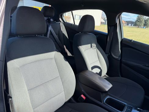 Used 2017 Chevrolet Cruze LT image 32