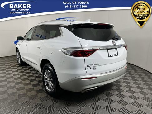Used 2023 Buick Enclave Essence image 7