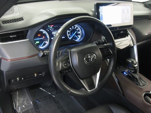 Certified 2021 Toyota Venza XLE image 11