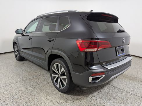 Used 2022 Volkswagen Taos SE FWD image 5