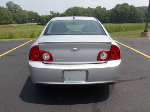 Used 2010 Chevrolet Malibu LT w/ Power Convenience Package FWD image 4