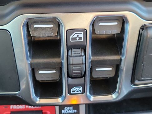 Used 2022 Jeep Gladiator Rubicon w/ Cold Weather Group image 24