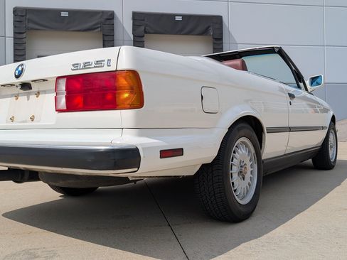 Used 1987 BMW 325i Convertible RWD image 16
