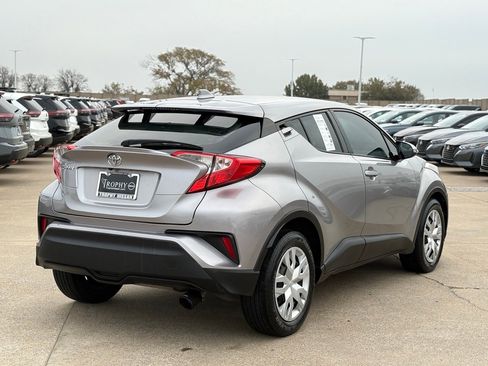 Used 2019 Toyota C-HR XLE image 6