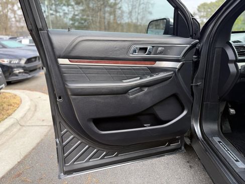 Used 2018 Ford Explorer Platinum image 23