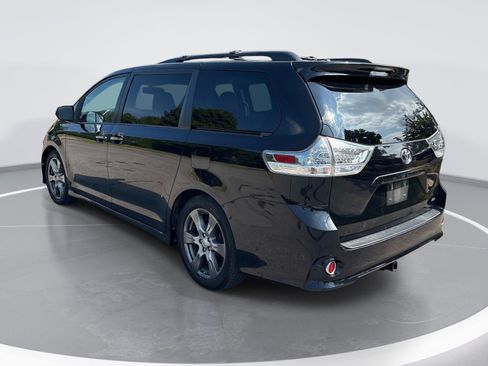 Used 2017 Toyota Sienna SE Premium FWD image 6