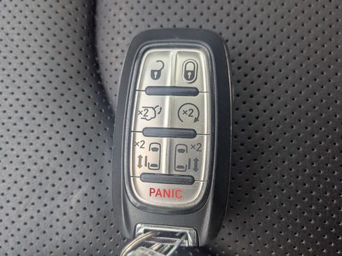 Used 2023 Chrysler Pacifica Limited w/ S Appearance Package image 35