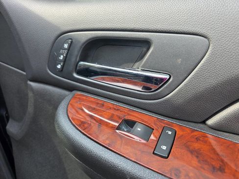 Used 2009 Chevrolet Avalanche LTZ image 35