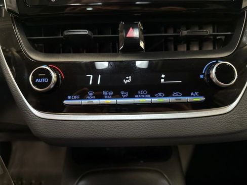 Used 2021 Toyota Corolla LE FWD image 16