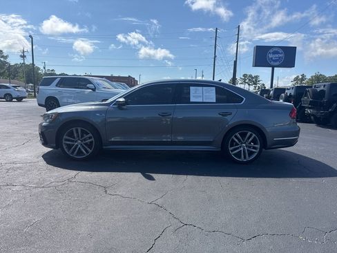 Used 2017 Volkswagen Passat 1.8T R-Line FWD image 2