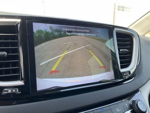 Used 2023 Chrysler Pacifica Touring-L image 21