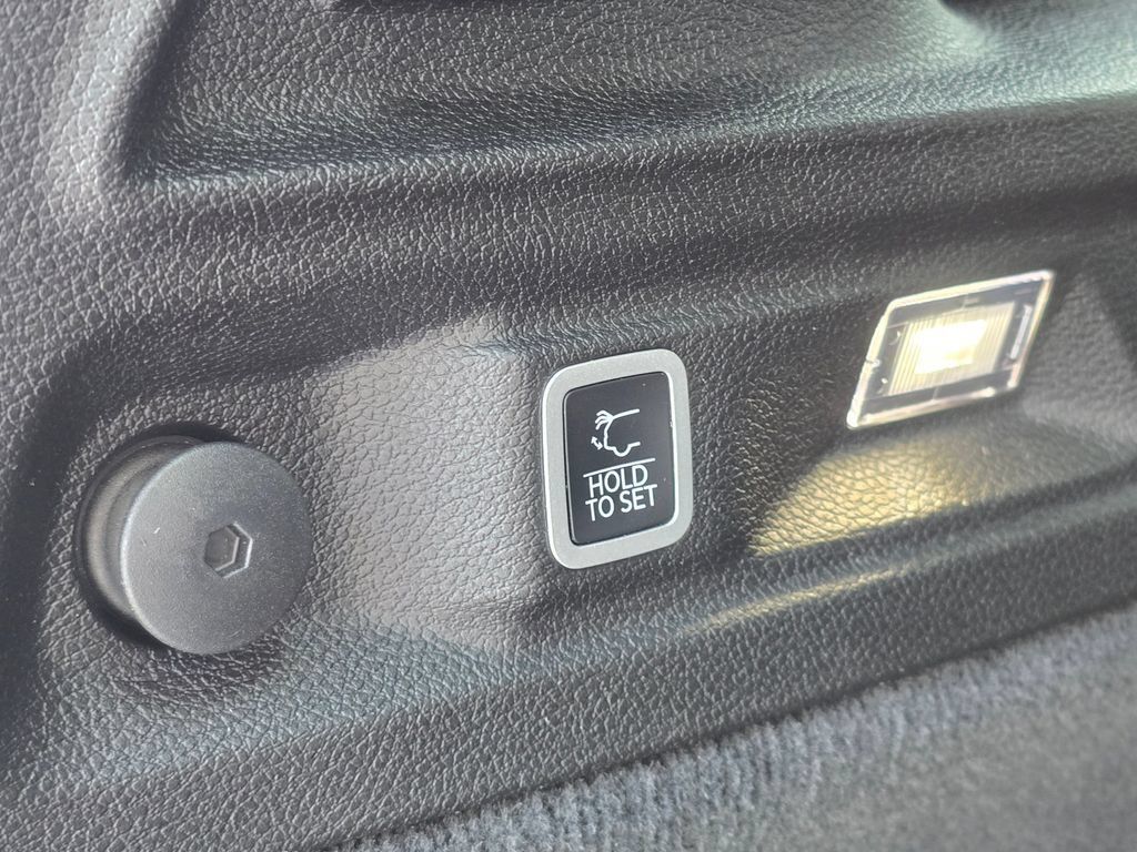 Used 2025 Jeep Grand Cherokee L Summit AWD/4WD image 16