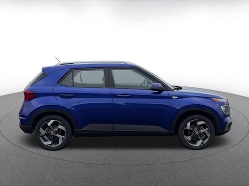 Used 2025 Hyundai Venue SEL FWD image 16
