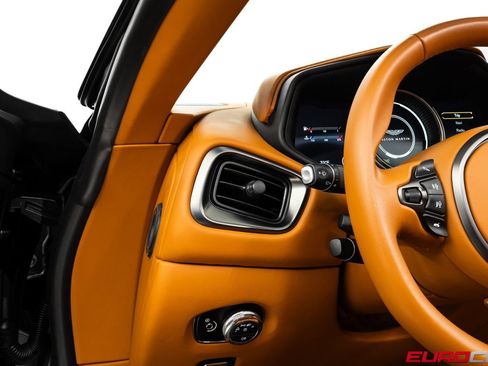 Used 2019 Aston Martin DB11 Volante RWD image 28