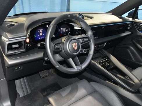 Used 2024 Porsche Macan 4 Electric image 4