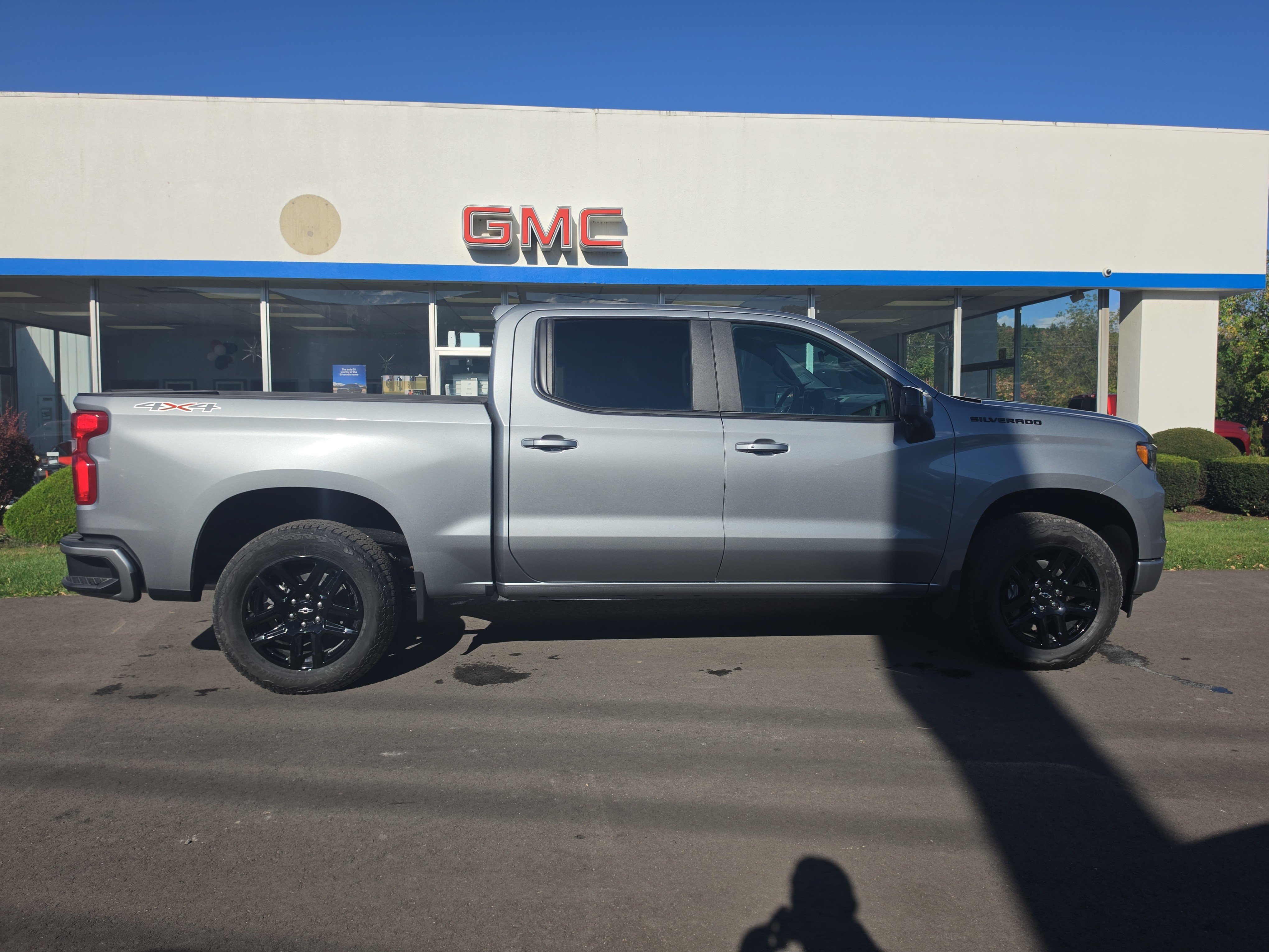 New 2026 Chevrolet Silverado 1500 RST w/ Rally Edition AWD/4WD image 2