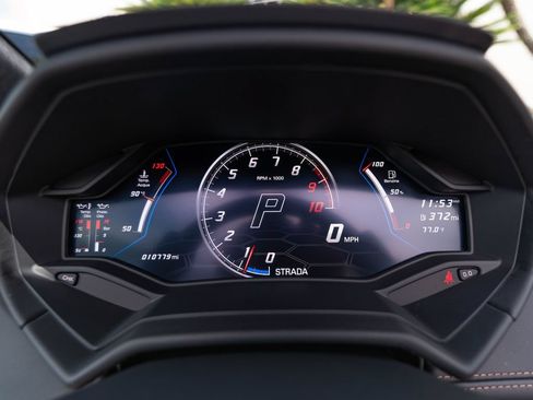 Used 2023 Lamborghini Huracan EVO AWD/4WD image 10