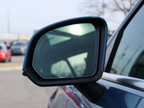 Used 2025 Volvo XC40 B5 Plus image 8