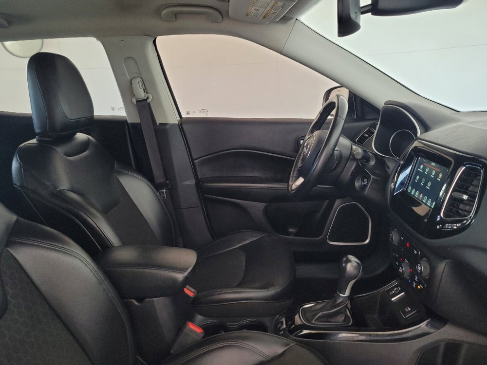 Used 2018 Jeep Compass Latitude w/ Popular Equipment Group FWD image 17