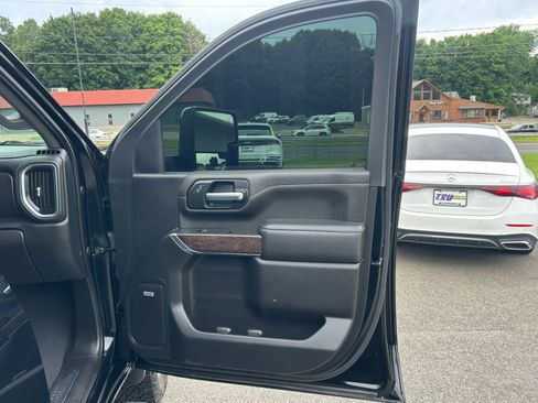 Used 2022 GMC Sierra 2500 Denali w/ Denali Ultimate Package AWD/4WD image 22
