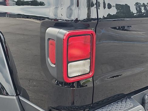 Used 2025 Jeep Gladiator Sport AWD/4WD image 32