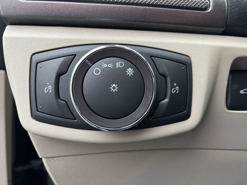 Used 2020 Ford Fusion SE image 25