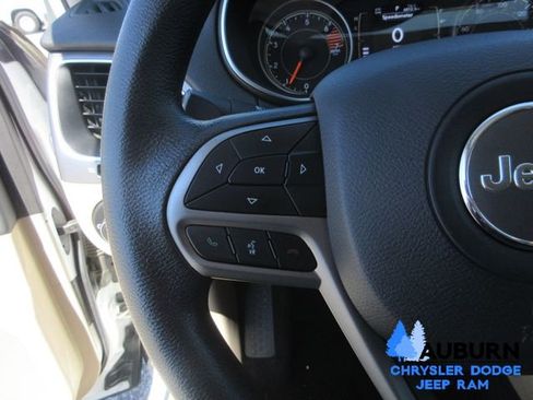 Used 2019 Jeep Cherokee Latitude w/ Popular Appearance Group FWD image 25