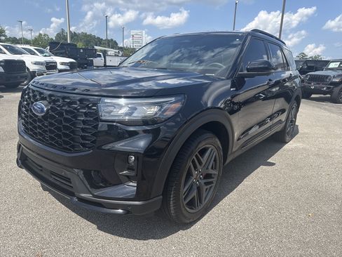 Used 2025 Ford Explorer ST-Line w/ Premium Package RWD image 3