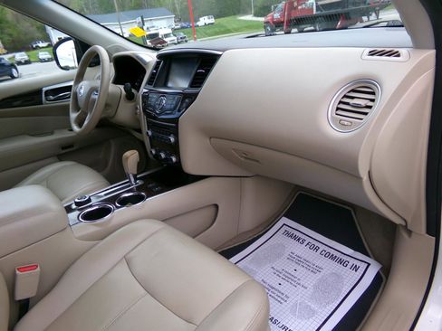 Used 2015 Nissan Pathfinder SL w/ SL Tech Package AWD/4WD image 24