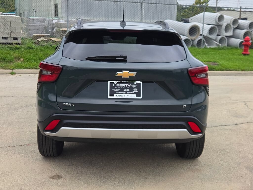 Used 2025 Chevrolet Trax LT FWD image 16