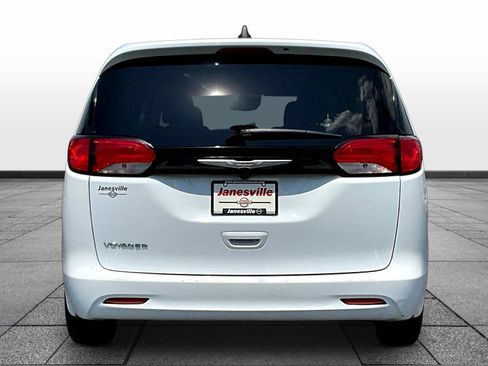 Used 2023 Chrysler Voyager LX FWD image 6