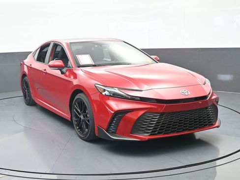 Used 2025 Toyota Camry SE w/ Multimedia Upgrade Package image 9