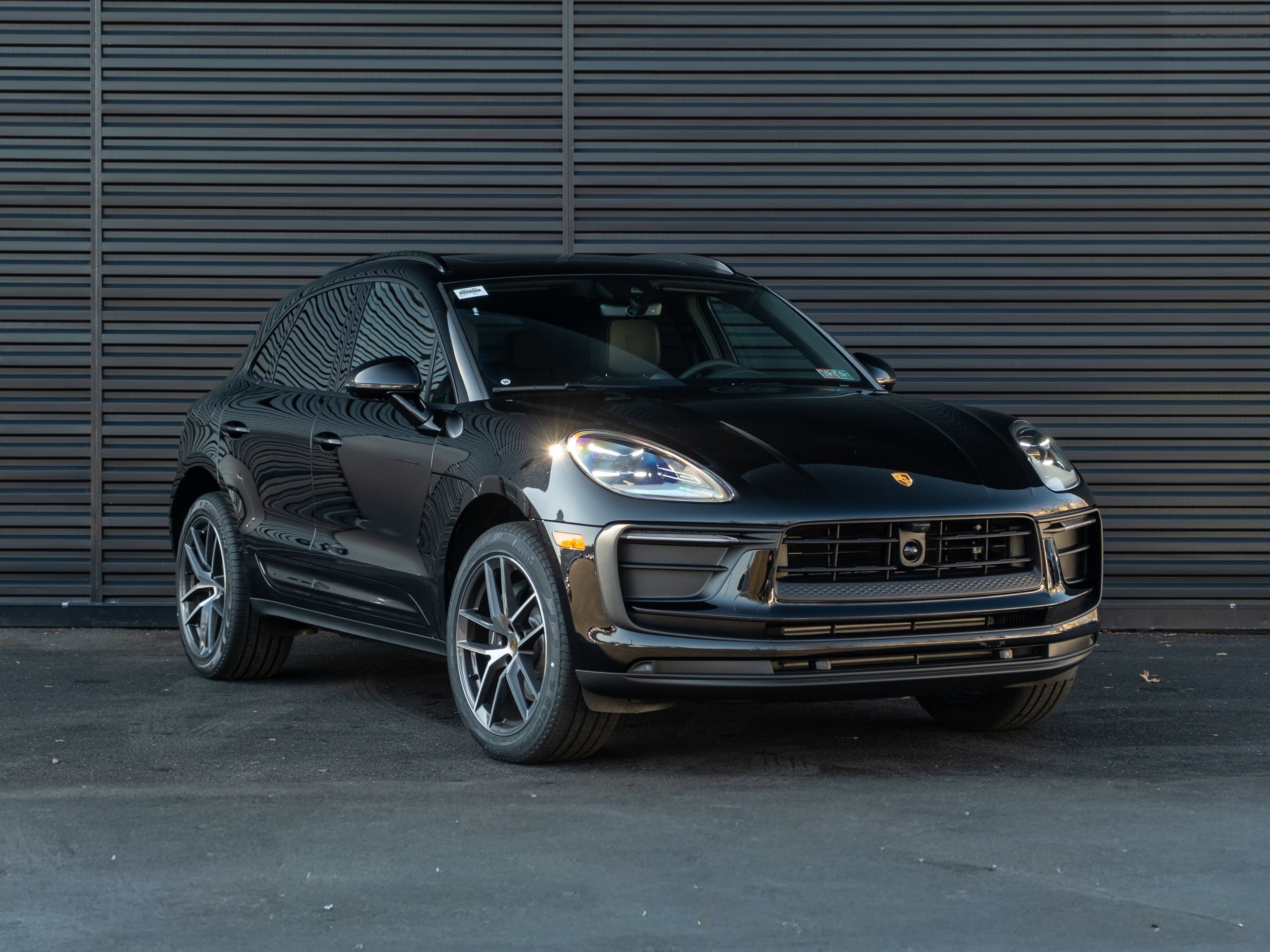 Certified 2026 Porsche Macan AWD/4WD image 10