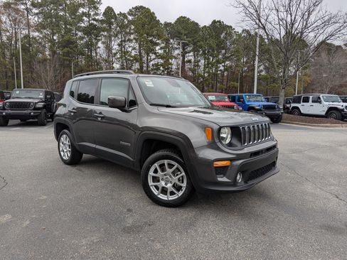 Used 2020 Jeep Renegade Latitude w/ Popular Equipment Group image 3