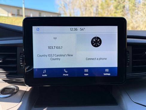 Used 2023 Ford Explorer XLT image 24