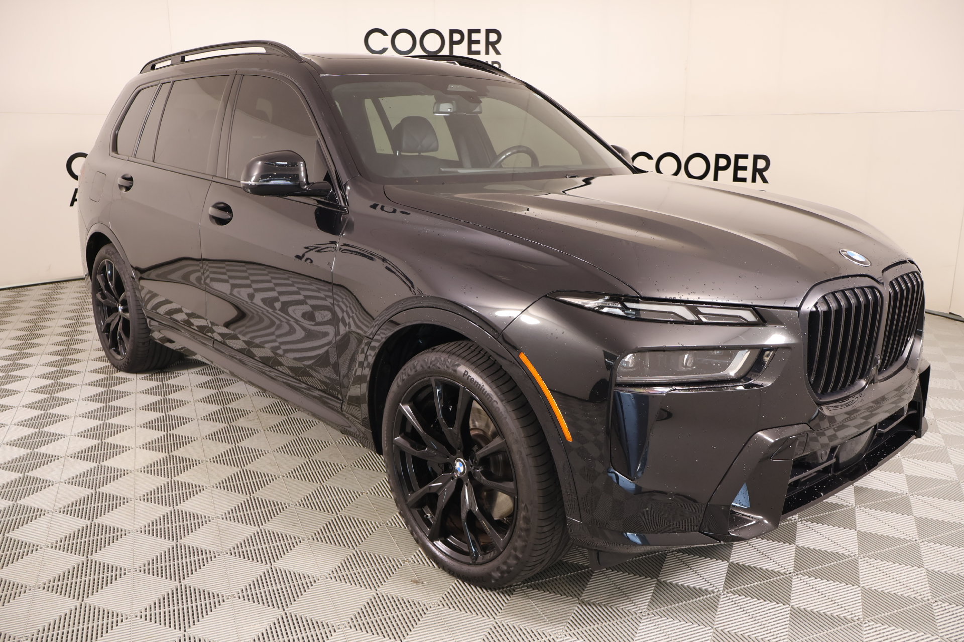 Used 2024 BMW X7 xDrive40i w/ M Sport Package AWD/4WD image 1