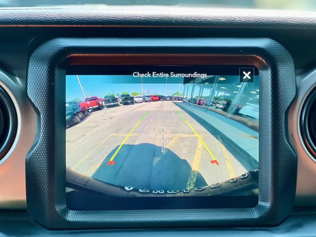 Used 2021 Jeep Wrangler Unlimited Sport AWD/4WD image 25