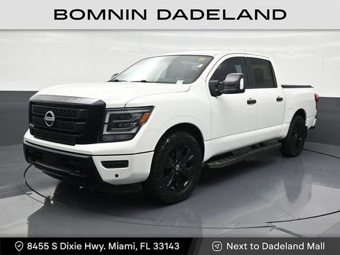 Used 2023 Nissan Titan SV w/ SV Convenience Package image 1