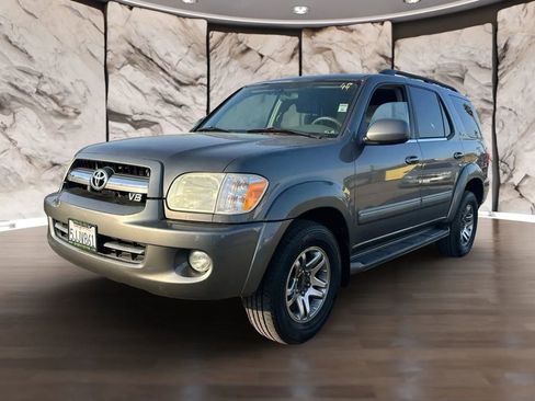 Used 2005 Toyota Sequoia SR5 RWD image 4