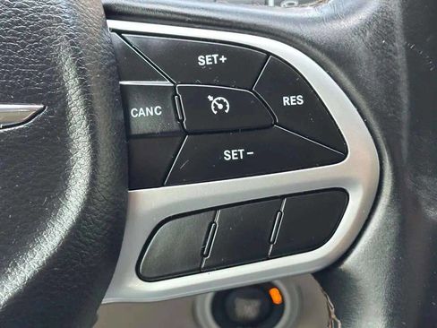 Used 2018 Chrysler Pacifica Touring-L image 55